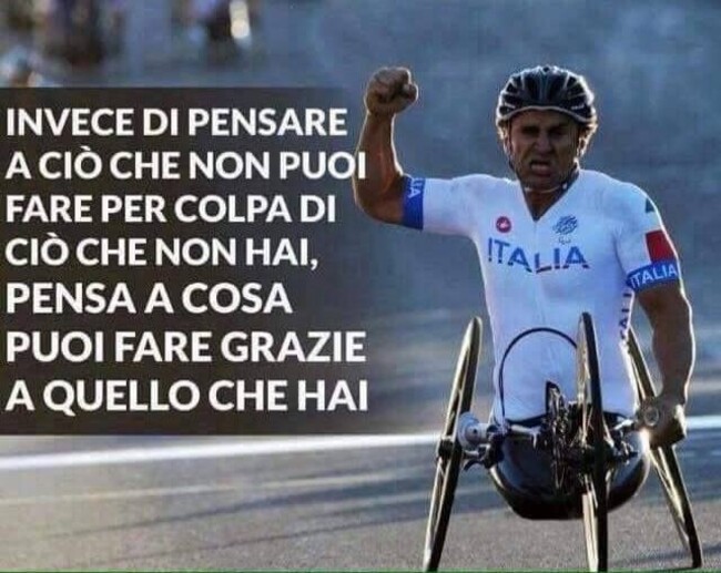 "Invece di pensare a ciò che non puoi fare per colpa di ciò che non hai, pensa a cosa puoi fare grazie a quello che hai." - Frasi sulla Vita